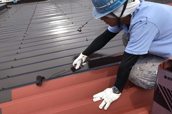 長野市マンション・屋根塗装｜屋根の中塗りを行いました！ (1)