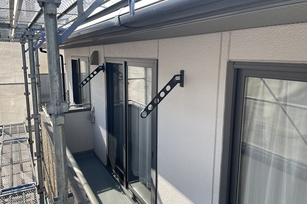 【千曲市】外壁塗装で雨樋を外すべきか？判断ポイントと注意点を徹底解説