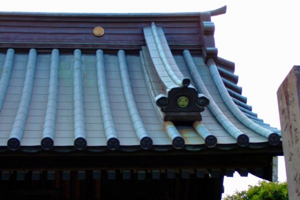 日本家屋の屋根の名称と種類を徹底解説｜瓦屋根から現代建材まで全体像をわかりやすく紹介